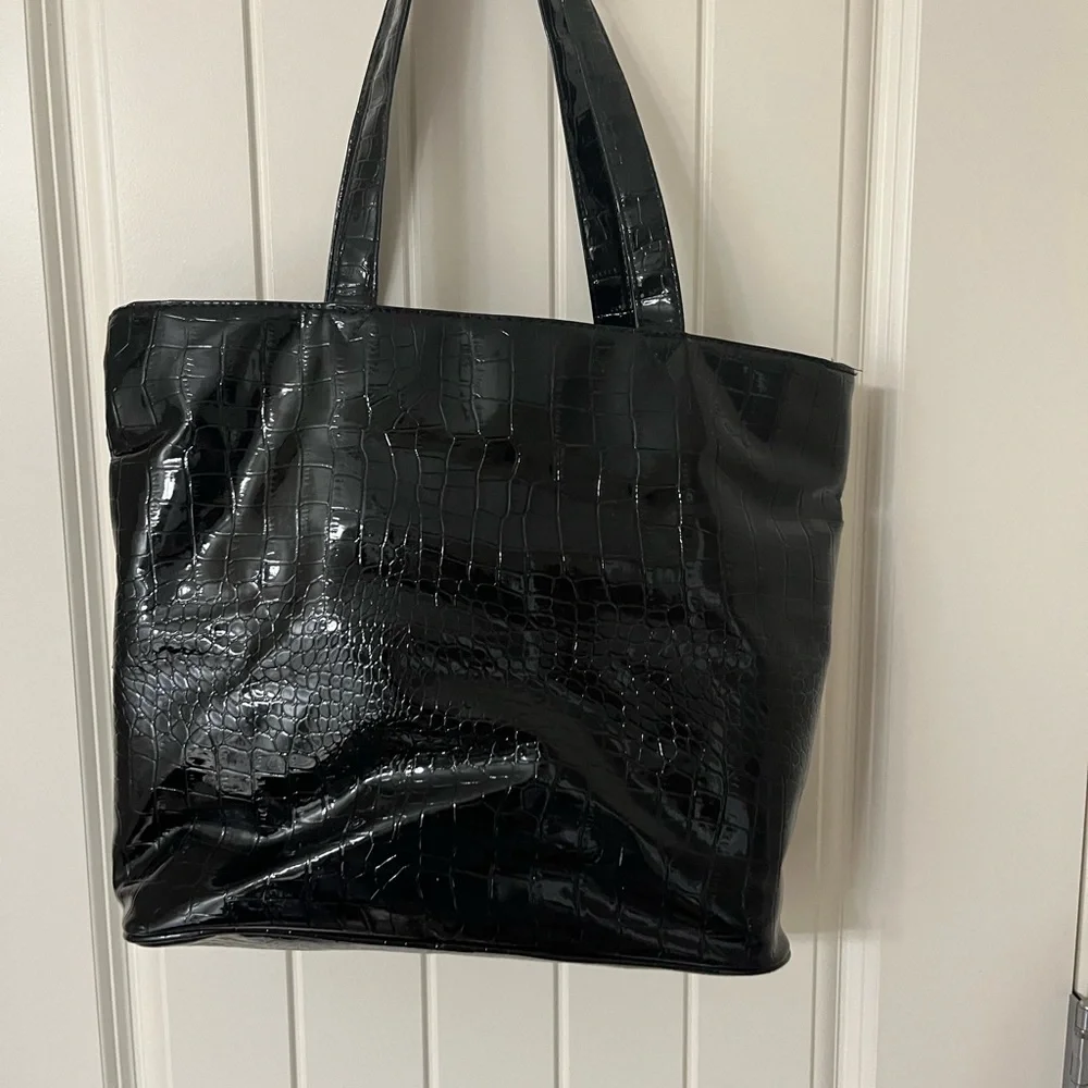 Simon Chang Glossy Black Croc-Embossed Patent Handbag - Picture 4 of 5